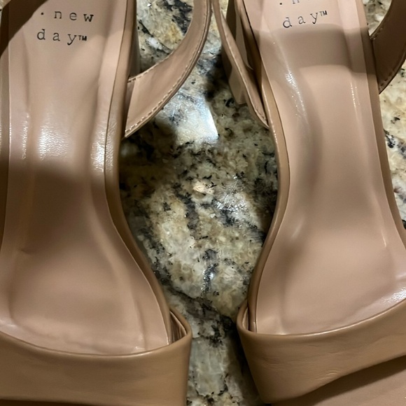 Women’s A New Day Shannon Heels, Size 7, Tan with Memory Foam Insole - Picture 7 of 7